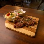 Rib eye steak szarvasgombás burgonyapürével és zöldbors mártással 